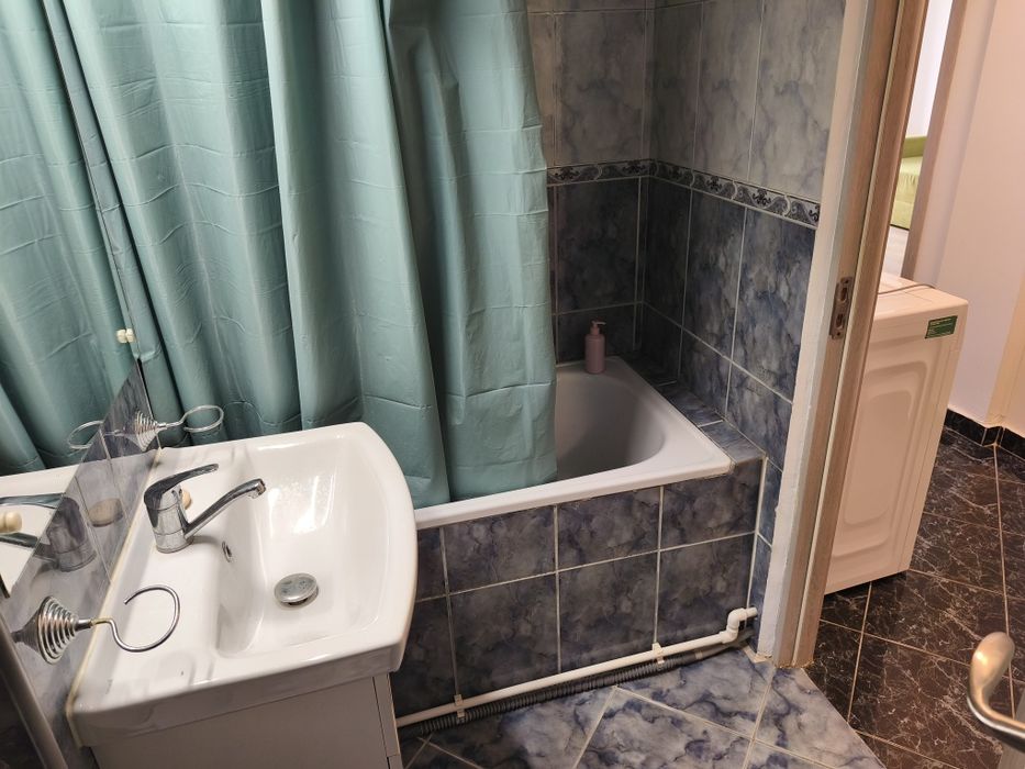 Vând Apartament 2 Camere Decomandat Ultracentra Zona Ramada l