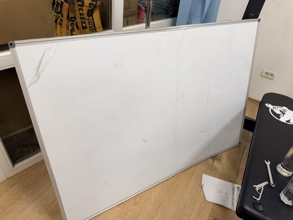 Tabla magnetica de scris 150x100 cm noua dar  stramba de la transport