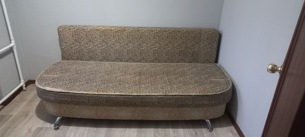 Продам диван в хорошем состоянии.