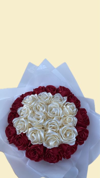 Персонализиран букет от сатенени  рози