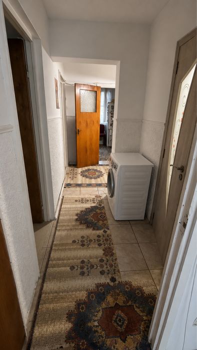 Vand apartament 3 camere decomandat zona Straja-Piata Resita