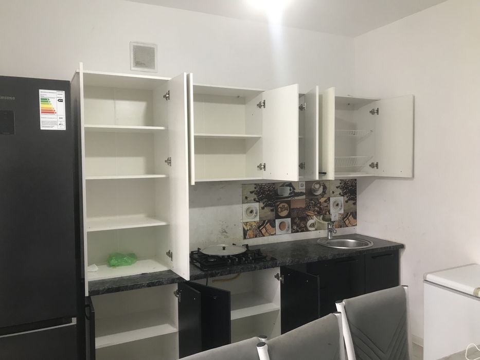 Кухонный гарнитур, прихожая