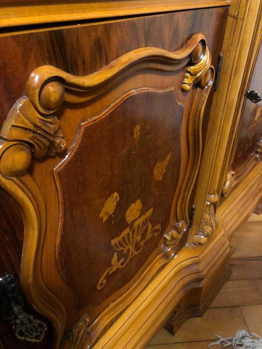 Mobilier din lemn masiv