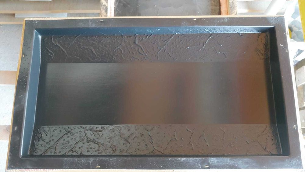 Matrite capace gard din ABS dur si rame de lemn cu manere 26x50 cm, model in trei ape cu design