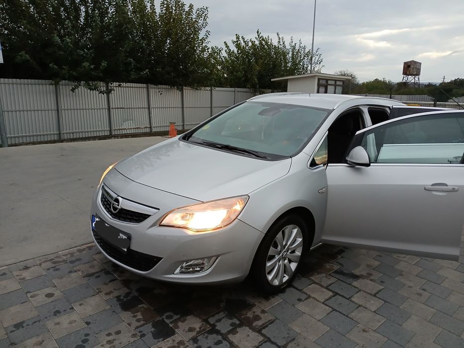 De vanzare Opel Astra j