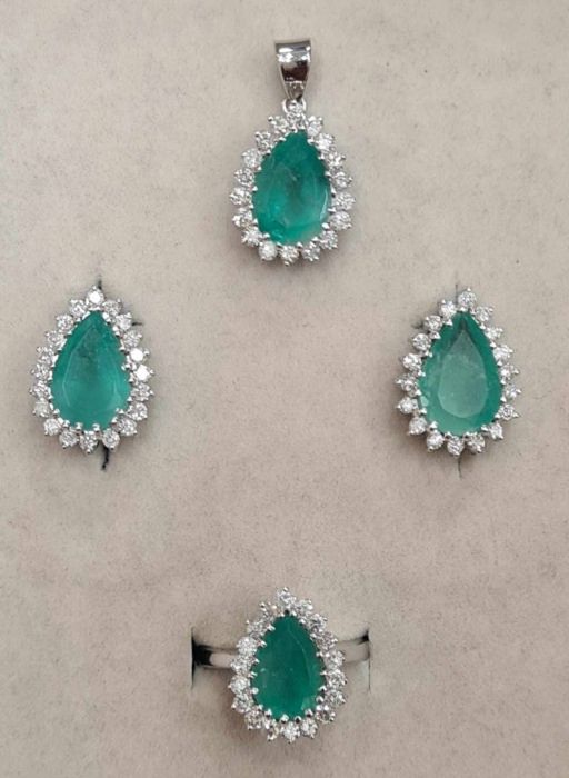 Set din aur alb 14k, cu smaralde naturale si diamante naturale, SAU36