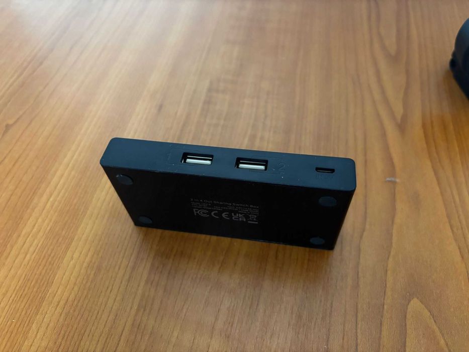 Switch USB KVM UGREEN 2x4 USB 3.0
