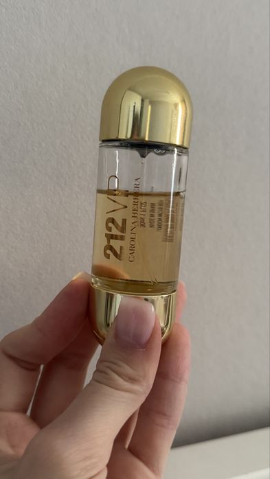 духи carolina herrera 212vip