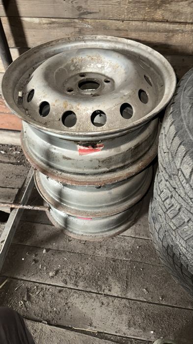 Три диска р 15 под шину 185