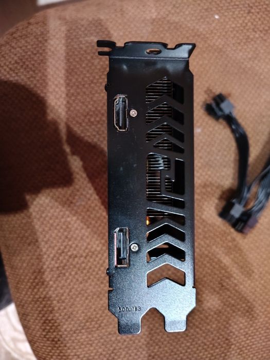 Продавам видео карта AMD RX6500XT 4GB