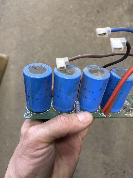 Condensator 1000mf 200V