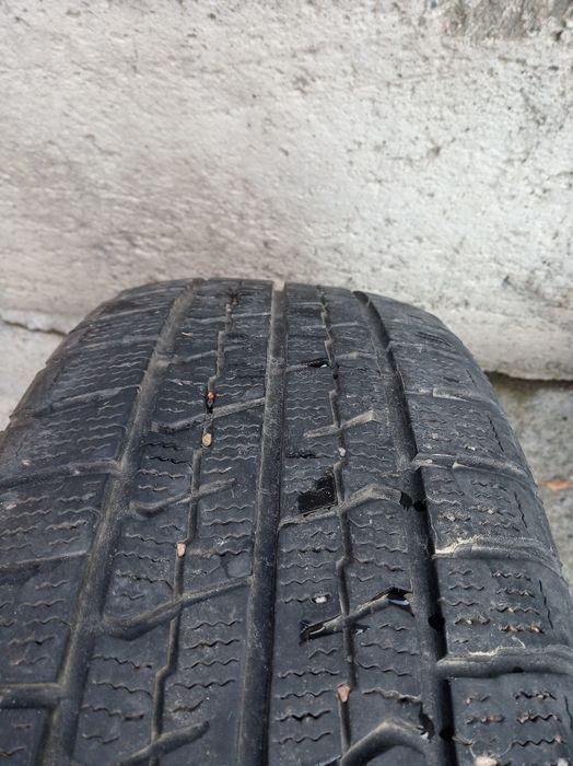 Две покрышки goodyear r17