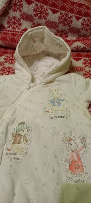 Снежно бели ромпърчета със Зайчето Питър и един розов с мече - 3-6 мес