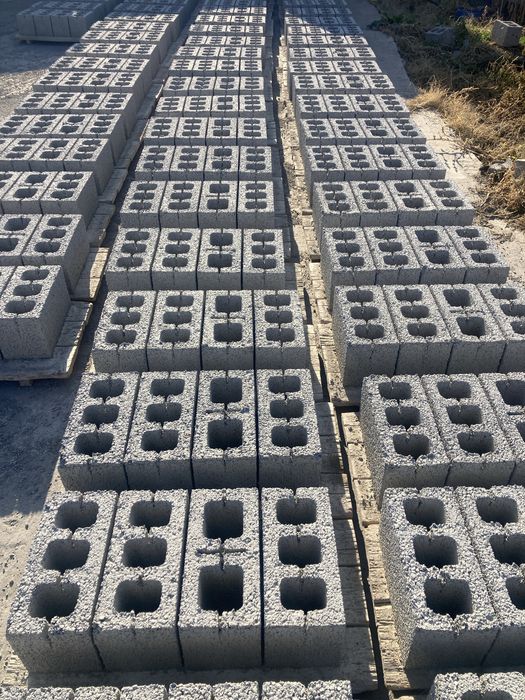 Шлакоблок пресованный