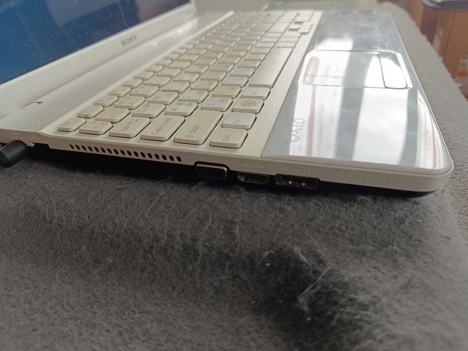 Продавам работещ лаптоп Sony PCG-71213M, 15 инча