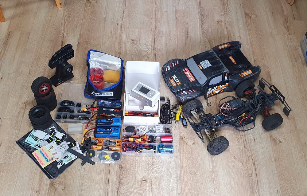 Automodel Hpi Blitz Flux 1/10 3s 3 baterii+ multe piese.