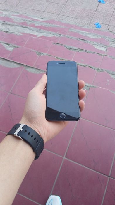 Iphone SE srochna sotiladi