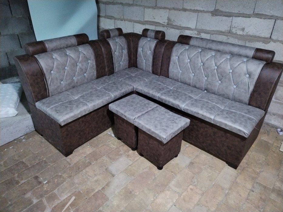 Кухонные уголки размер побольше