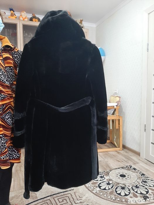 Продам женскую шубу