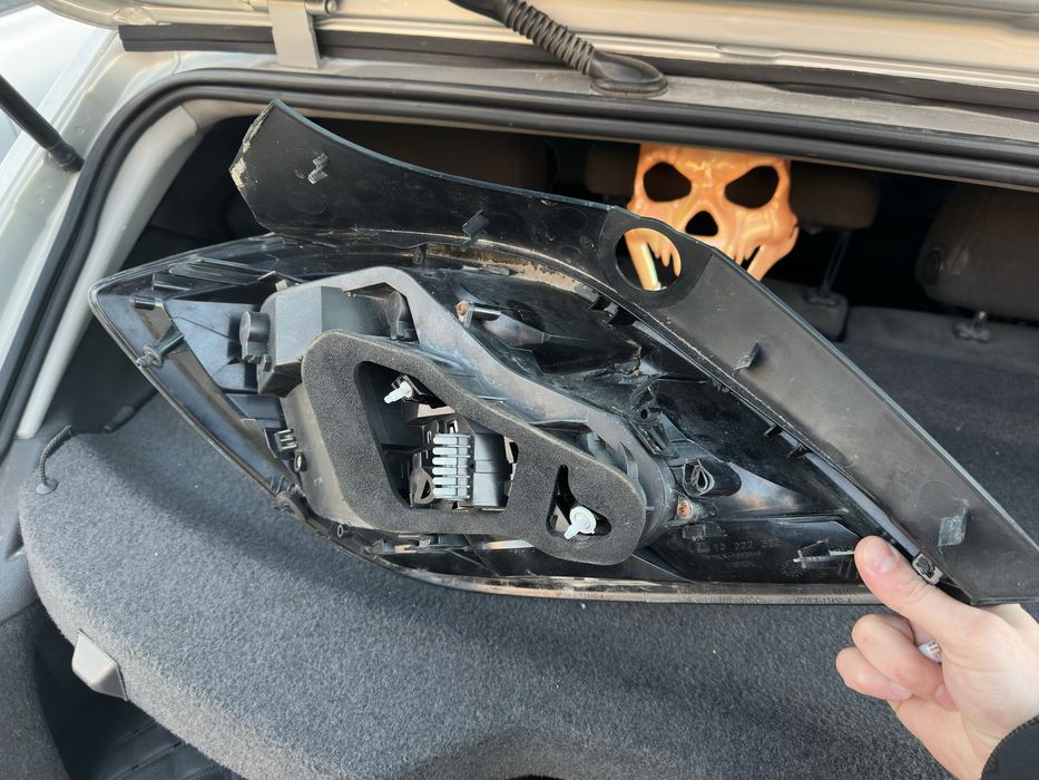 Opel astra h задний правый фонарь