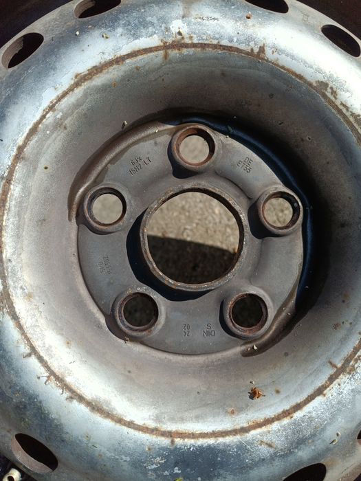 Три броя за лека кола и една подсилена за бус