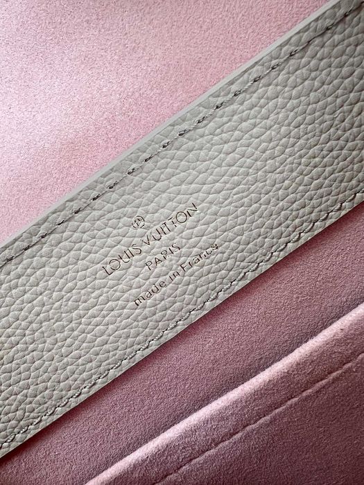 Geanta Louis Vuitton Lockme Ever mini Greige, 23 x 17 x 10 cm, Premium