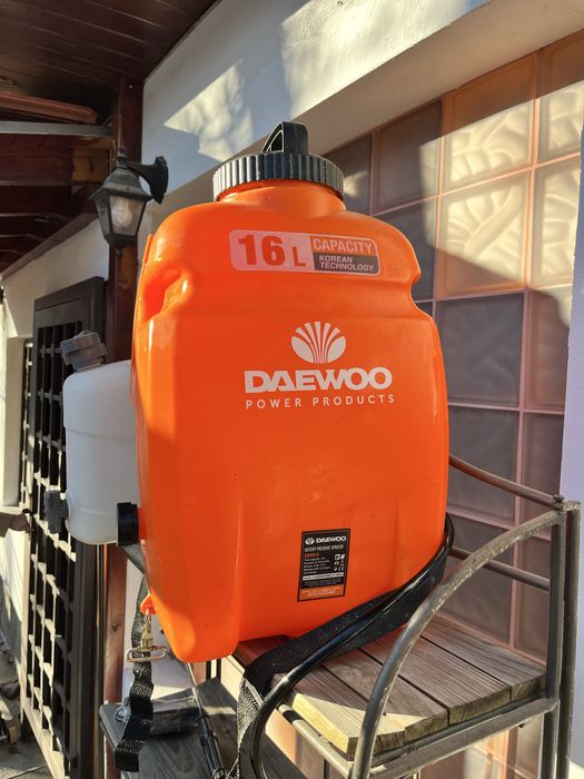 Акумулаторната градинска 16 литра