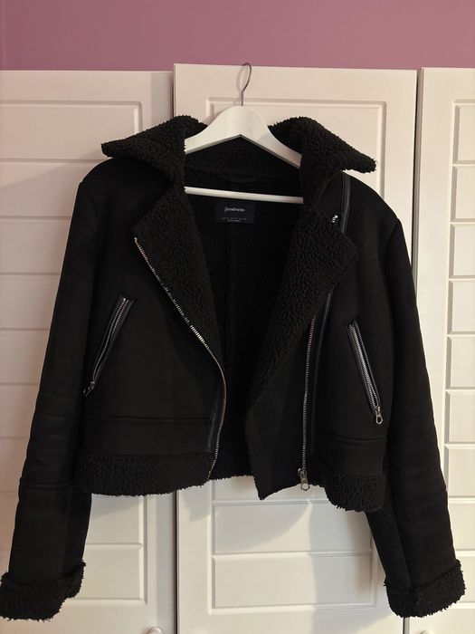 Велурено късо яке - Stradivarius