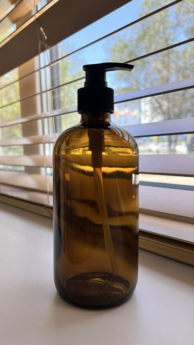 Бутылка с дозатором стекло