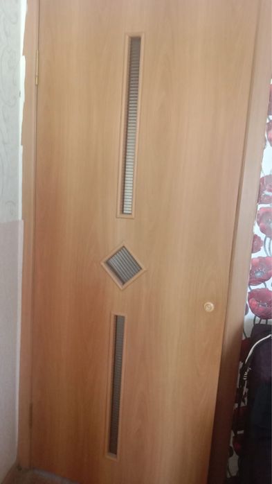 Срочно продам двери с коробкой