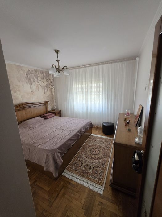 Închiriez apartament în Obcini