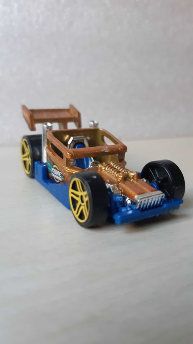 Vând machetă mașina Bone Speeder ediție 2018 Hot Wheels