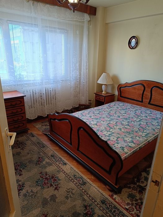 Închiriez avantajos apartament 3 camere decomandat, etaj 2/10