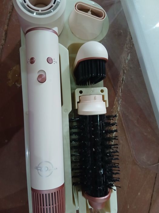 Dayson red styler