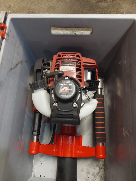 Vand ciocan de bătut șpalieri.