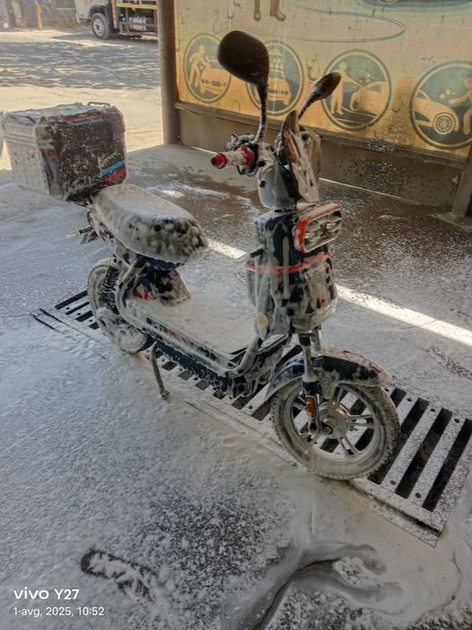 Skuter tezligi 60 km/s