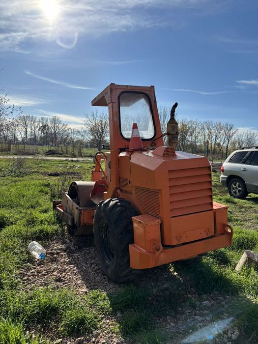 Валяк за земно трамбоване със дъска за гладене