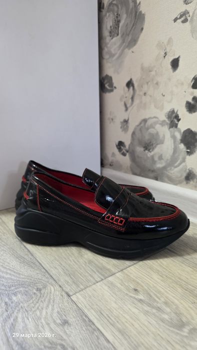 Женская обувь  39-40 размера