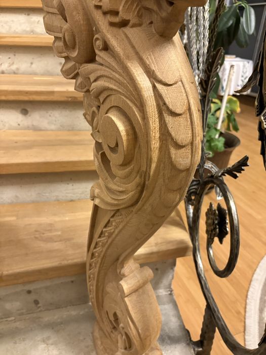2 capitele sculptate din lemn in forma de leu din stejar masiv