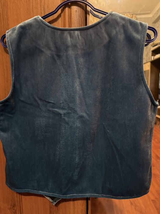 Продам жилетку на мальчика