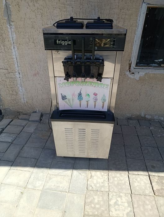 Продам мороженое аппарат вместе сокохладитель
