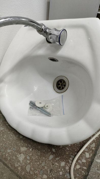 Керамическая раковина