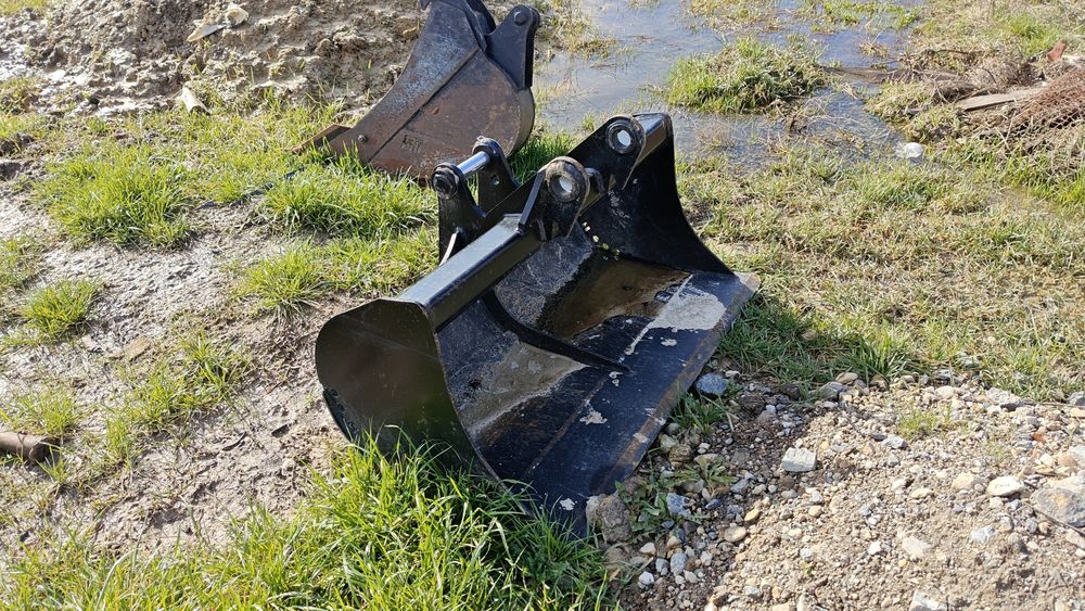 Inchiriez Buldoexcavator Case 590sr