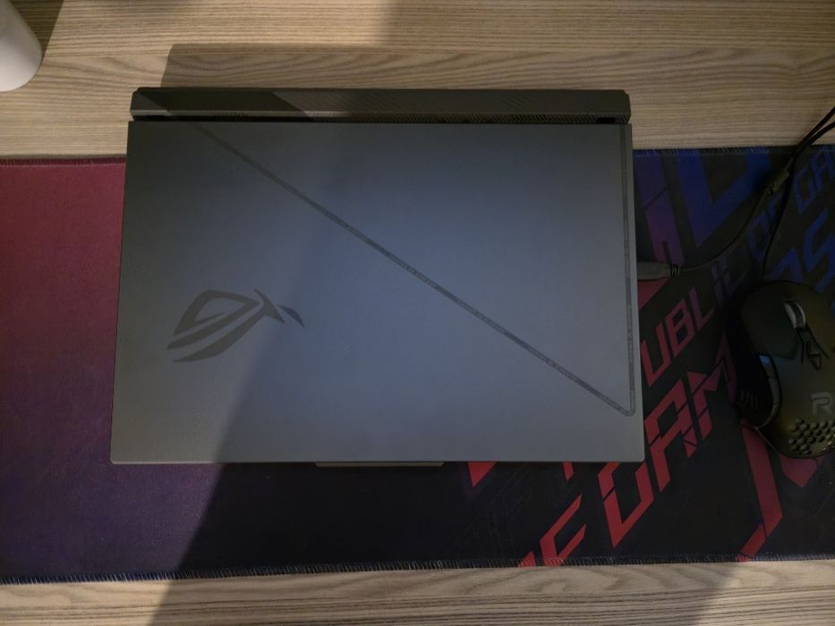 Laptop Asus strix g16 rx 4050