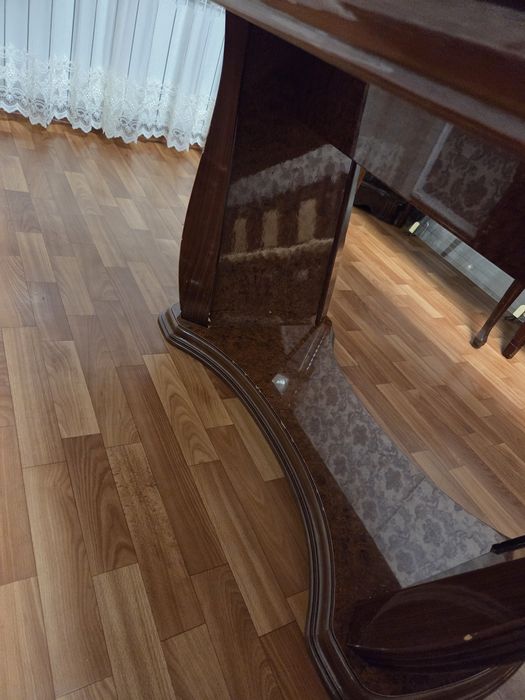 Продам стол /Италия/ и стулья б/у.