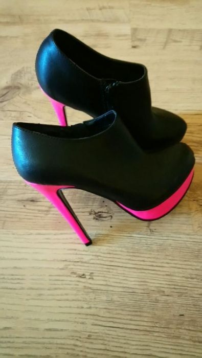 Дамски обувки с висок ток