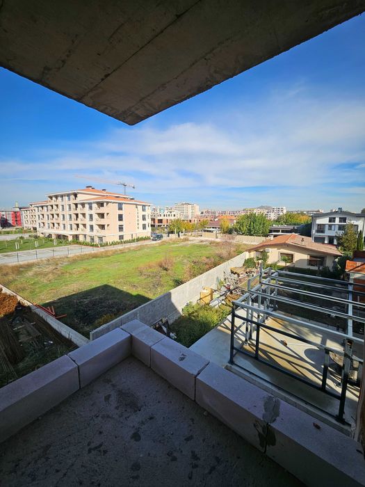 Тристаен апартамент в кв.Остромила