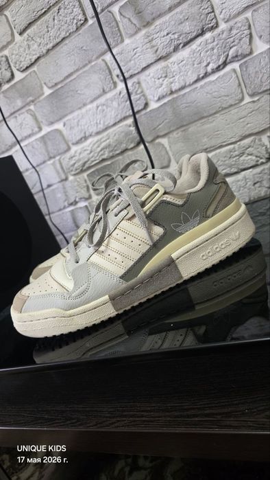 Оригинальные кроссы adidas