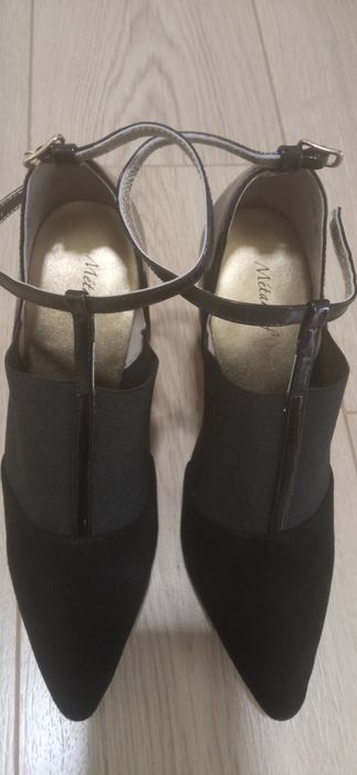 Елегантни обувки на висок ток