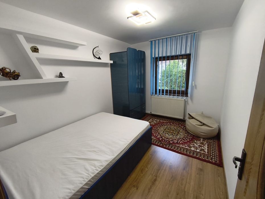 Închiriez apartament 4 camere, Deva